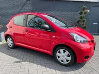 Occasion Toyota Aygo 68 PK (50 kW) 2011 Rood Hatchback