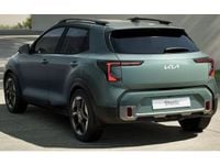 Nieuw Kia Stonic 116 PK (85 kW) 2026 Adventurous green (groen metallic) SUV