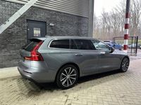 tweedehands Volvo V60 B3 Momentum Business | Leder | Camera | harman/kar