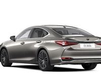 Nieuw Lexus ES300H 219 PK (161 kW) 2025 Sonic titanium metallic (grijs metallic) Sedan