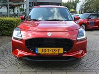 Occasion Suzuki Swift Style 83 PK (61 kW) 2025 Rood, metallic lak Hatchback