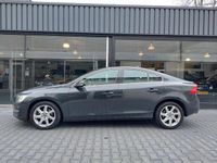 tweedehands Volvo S60 2.0 D4 Momentum Leer Navi Telefoon Cruise PDC Trekhaak 17inch Stoelverwarming Regensensor Electrisch inklapbare spiegels