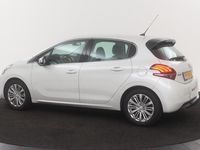 tweedehands Peugeot 208 1.2 PureTech Executive | Navigatie | Climate control | Trekh