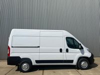 tweedehands Opel Movano L2H2 2.2D 140 PK 3.5T | Navigatiepakket | Parkeersensoren achter | Lederen stuurwiel | Automatische airco | Volwaardig reservewiel | van ¤36.940 voor ¤31.500 | N30949