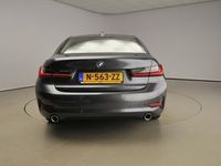 tweedehands BMW 318 3 Serie Sedan i LED / Navigatie / Sportstoelen