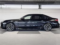 Occasion BMW M760e Comfort Edition 571 PK (419 kW) 2025 Saphirschwarz metallic (475) (zwart metallic) Sedan