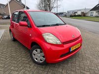 Occasion Daihatsu Sirion 69 PK (50 kW) 2007 Rood Hatchback