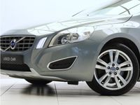 tweedehands Volvo S60 2.0T Momentum / Leder / Trekhaak / Styling kit / Park assist / Regensensor