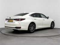 Occasion Lexus ES300H Business Edition 218 PK (160 kW) 2024 Sonic white (wit metallic) Sedan