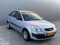 Occasion Kia Rio 97 PK (71 kW) 2006 Grijs Hatchback