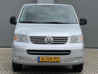 tweedehands VW Caravelle TRANSPORTER kombi2.0 Highline * 9 Persoons * Benzine * Airco * Trekhaak * Parkeersensoren * 2 sleutels *