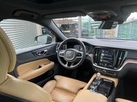 tweedehands Volvo V60 V60 2.0 T8 Twin Engine AWD Inscription Head-up display, Panorama dak, Electr. verstelbare stoelen voor, Harman-Kardon premium audio, Full led, Styling kit Trekhaak semi Elektrisch