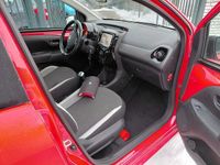 Occasion Toyota Aygo X-wave 69 PK (50 kW) 2016 Rood Hatchback