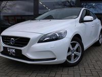 tweedehands Volvo V40 1.6 T2 Momentum + PANO DAK + XENON + METALLIC + LM VELGEN