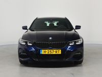 tweedehands BMW 320 3-SERIE Touring i Executive Edition | M-Sport | 1e Eigenaar! | Dealer Onderhouden | Sportstoelen | HUD | Camera | Stoelverwarming | Clima | Elektrische Achterklep | 19'' Lichtmetalen Velgen