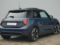 Occasion Mini Cooper Favoured 156 PK (114 kW) 2025 Blauw Hatchback