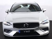 tweedehands Volvo V60 B3 Inscription - IntelliSafe Assist & Surround - Parkeercamera achter - Verwarmde voorstoelen & stuur - Parkeersensoren voor & achter - Elektr. bedienb. bestuurdersstoel met geheugen - Elektr. inklapbare trekhaak - 18' LMV