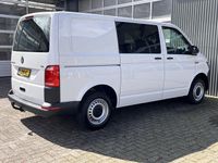 tweedehands VW Transporter 2.0 TDI L1H1 Dubbele cabine Airco Cruise controle Trekhaak 2200kg trekgewicht Euro 6 Navigatiesysteem Telefoonverbinding DC 1e eigenaar