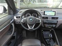 tweedehands BMW X1 sDrive20i High Executive xLine Automaat / Panoramadak / Trekhaak / Achteruitrijcamera / Sportstoelen / Active Cruise Control / Apple CarPlay / Comfort Access