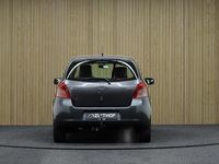 tweedehands Toyota Yaris 1.3 VVTi Executive | Leder | Airco | Trekhaak | Lichtmetalen velgen