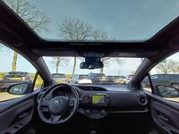 tweedehands Toyota Yaris Hybrid 1.5 Hybrid Premium | Panorama | Navi | Clima | Cru