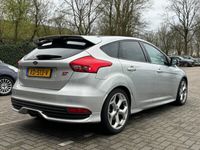 tweedehands Ford Focus ST-3 250PK | SCHUIFDAK | RECARO LEDER/STOF | NAVI | CAMERA | CLIMA | CRUISE | PARK SENS | 18' LM. VELGEN