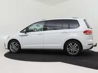 tweedehands VW Touran 1.5 TSI 150pk DSG/AUT Highline Business R 7persoons | Adaptief cruise control | Navi by app | Led koplampen | Stoelverwarming |