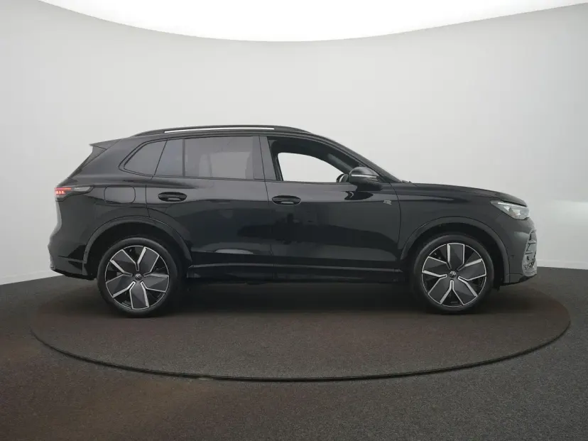 Nieuw VW Tiguan R-line Edition (2026) in Groningen - € 51.900 | AutoUncle