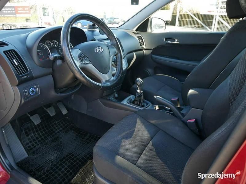 Używany Hyundai i30 2010 Bordowy Hatchback