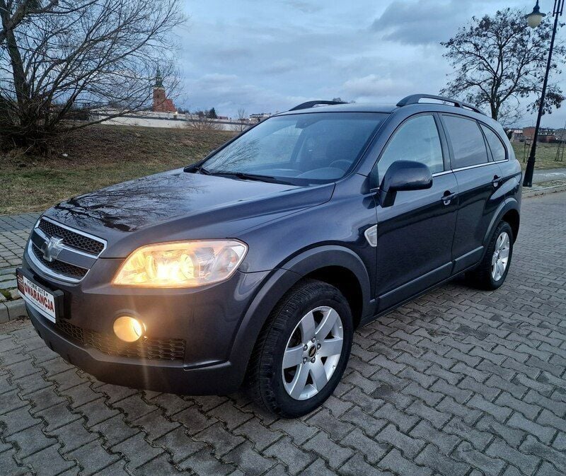 Grafitowy (metalik) Używany 2008 Chevrolet Captiva SUV | 19 990 zł (Uczciwa cena) - Obraz 1/4