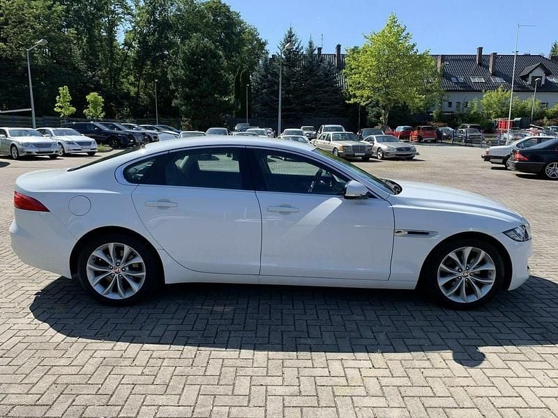 Używany Jaguar XF 241 KM (177 kW) 2017 Biały (metalik) Sedan/Limuzyna