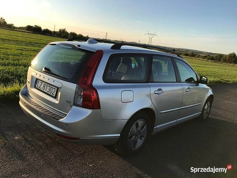Srebrny Używany 2009 Volvo V50 Kombi | 10 000 zł (Uczciwa cena) - Obraz 1/4