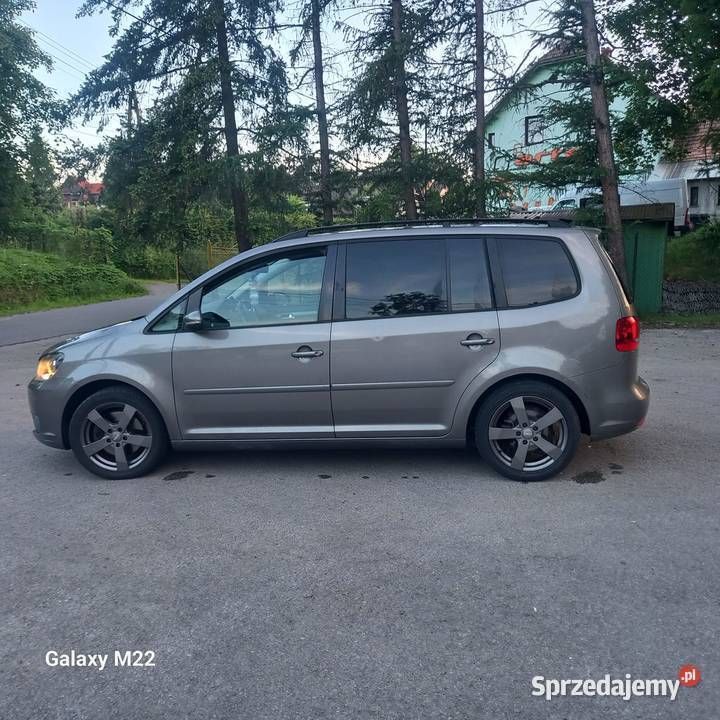 Szary Używany 2011 VW Touran Minivan | 17 500 zł (Super Cena) - Obraz 1/4