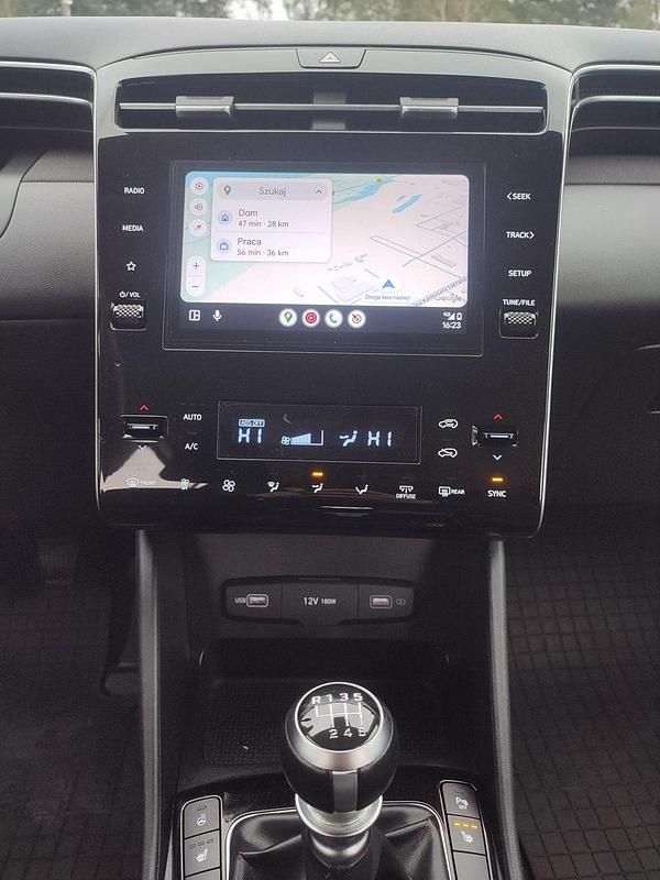 Używany Hyundai Tucson 150 KM (110 kW) 2021 Brązowy (metalik) SUV