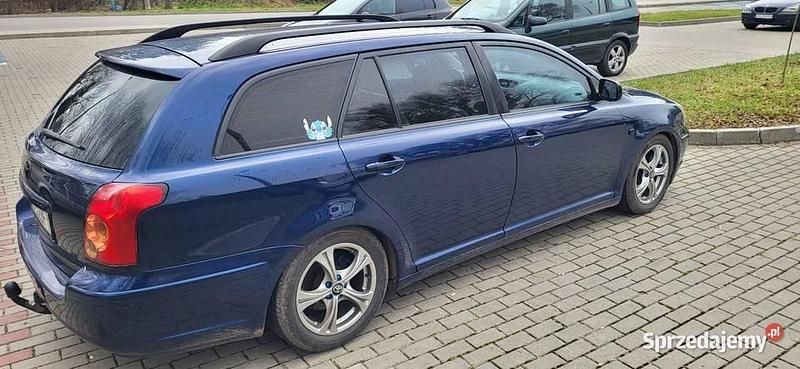 Niebieski Używany 2004 Toyota Avensis Kombi | 6000 zł (Uczciwa cena) - Obraz 1/4
