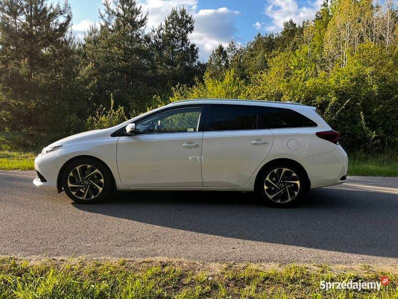Biały Używany 2016 Toyota Auris Kombi | 32 500 zł (Uczciwa cena) - Obraz 1/4