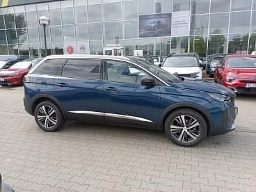 Używany Peugeot 5008 Allure 130 KM (95 kW) 2024 Niebieski SUV