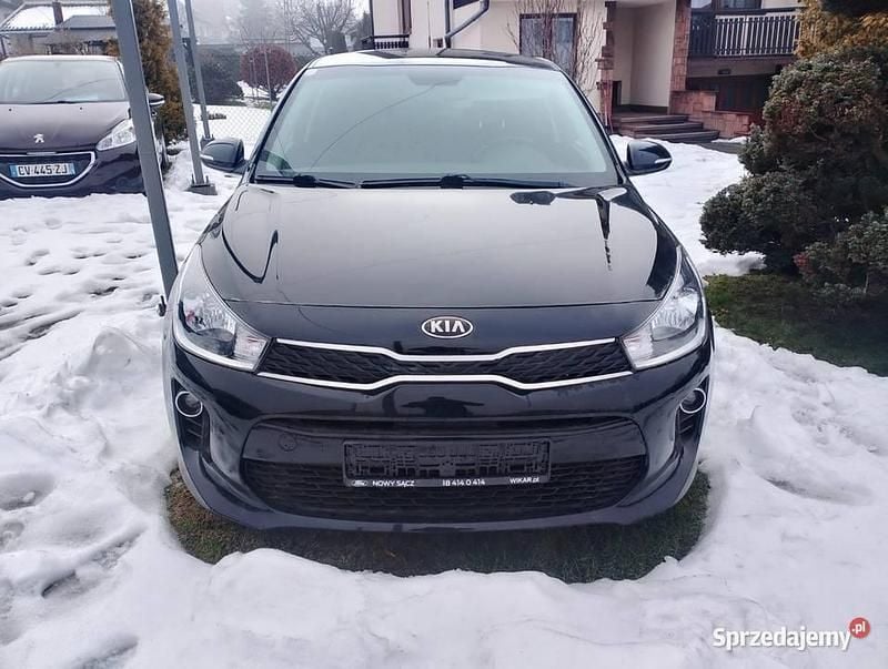 Używany Kia Rio 84 KM (61 kW) 2017 Czarny Sedan/Limuzyna