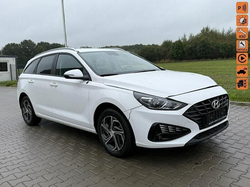 Biały (metalik) Używany 2023 Hyundai i30 Kombi | 37 900 zł - Obraz 1/4