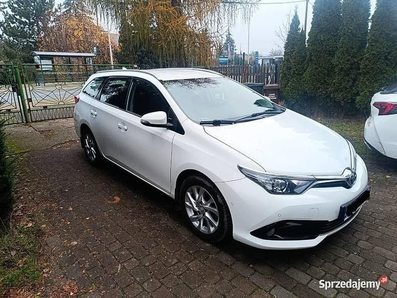 Używany Toyota Auris 132 KM (97 kW) 2018 Biały Kombi