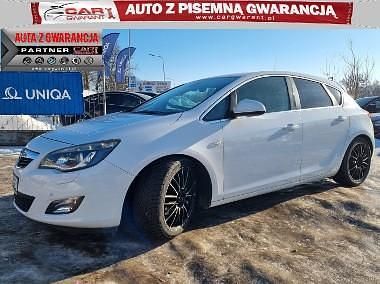 Używany Opel Astra 180 KM (132 kW) 2010 Biały Hatchback