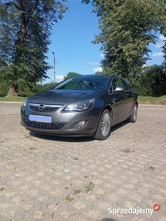 Używany Opel Astra 2011 Szary Kombi