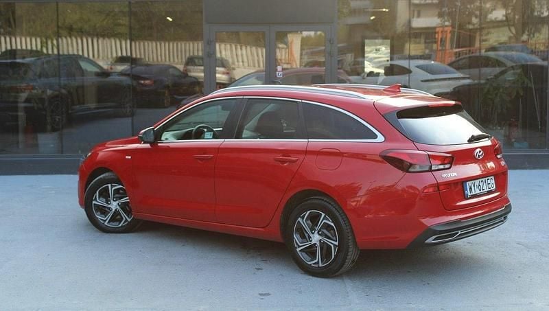 Używany Hyundai i30 Comfort 160 KM (117 kW) 2020 Czerwony (metalik) Kombi