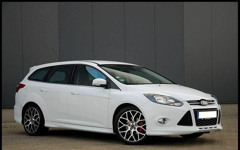 Biały Używany 2013 Ford Focus ST-Line Kombi | 27 500 zł (Drogi) - Obraz 1/4