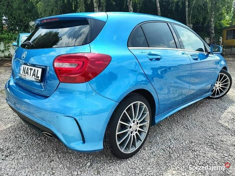 Niebieski (metalik) Używany 2015 Mercedes A180 Sportline Hatchback | 49 900 zł (Uczciwa cena) - Obraz 1/4