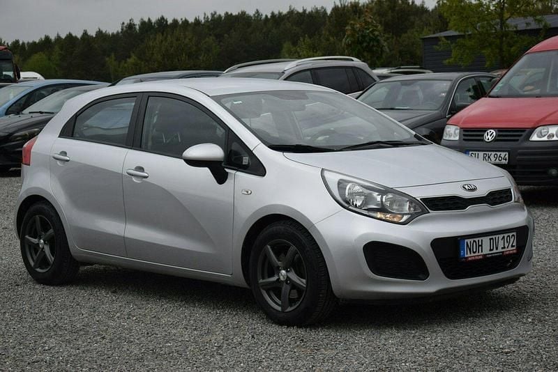 Używany Kia Rio 85 KM (62 kW) 2014 Srebrny Hatchback