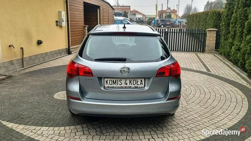 Używany Opel Astra 110 KM (80 kW) 2011 Inny (metalik) Kombi