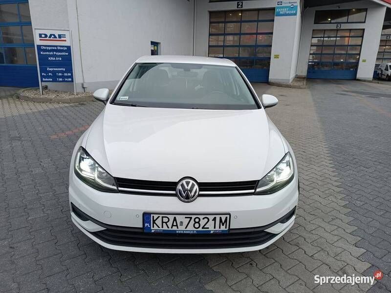 Biały Używany 2018 VW Golf VII Trendline Hatchback | 51 000 zł (Uczciwa cena) - Obraz 1/4
