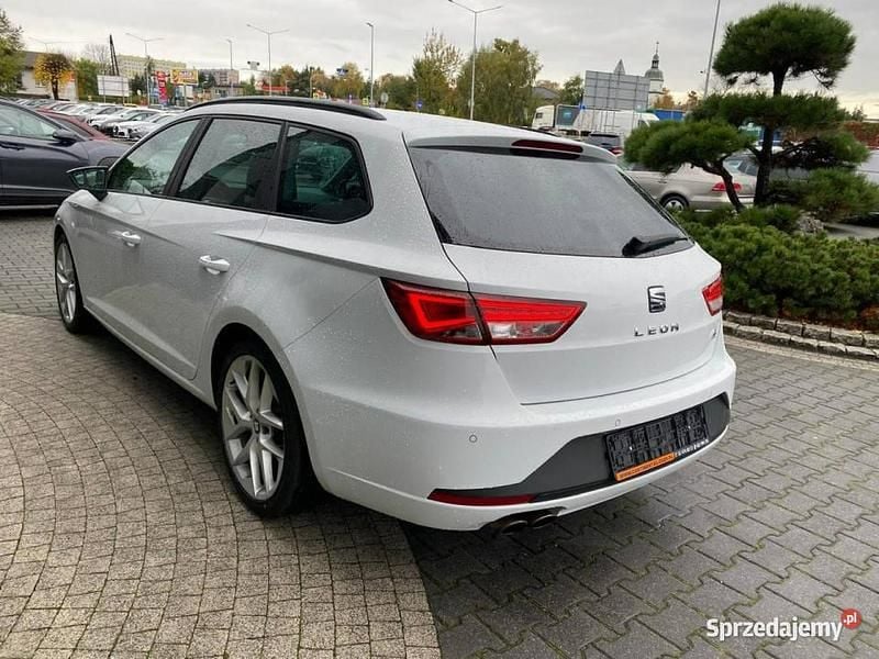 Używany Seat Leon 180 KM (132 kW) 2015 Biały (metalik) Kombi