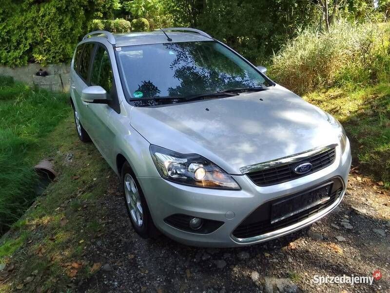 Używany Ford Focus 2010 Srebrny Kombi